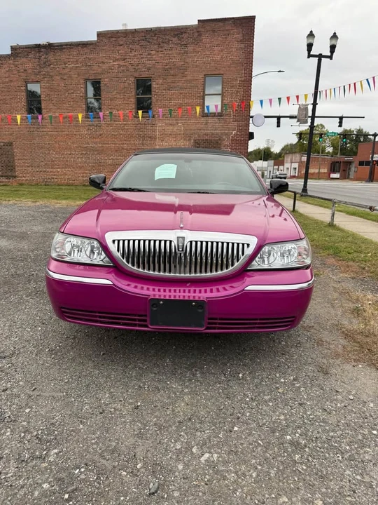 2011 Lincoln Town Car - Image 6 of 20
