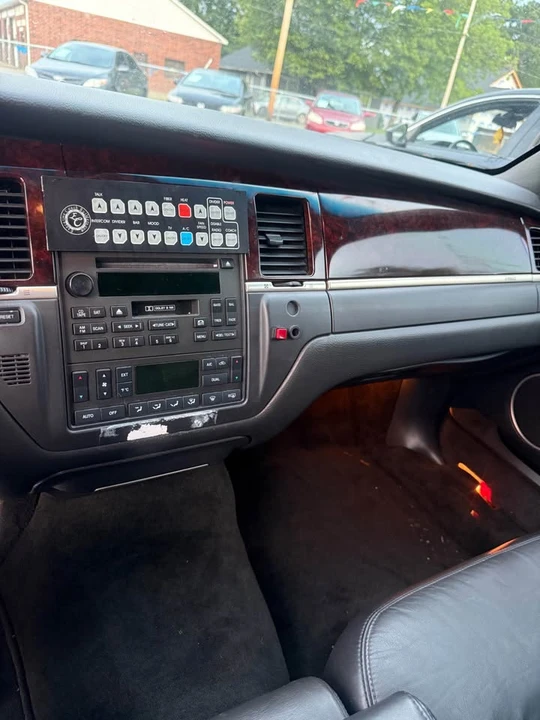 2011 Lincoln Town Car - Image 20 of 20
