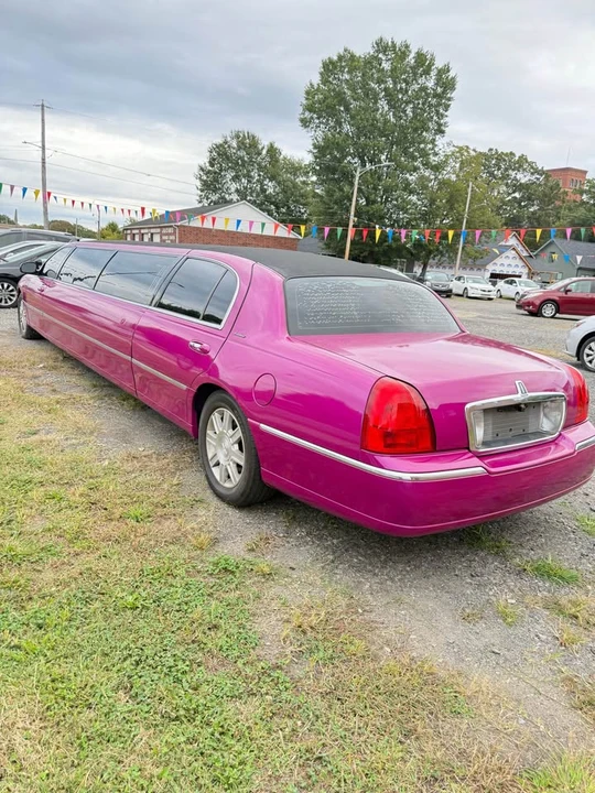 2011 Lincoln Town Car - Image 11 of 20