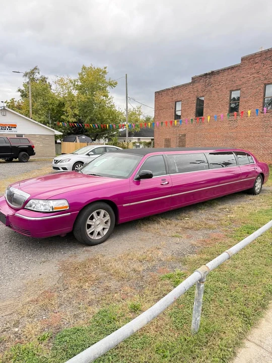 2011 Lincoln Town Car - Image 3 of 20