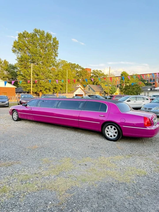 2011 Lincoln Town Car - Image 17 of 19
