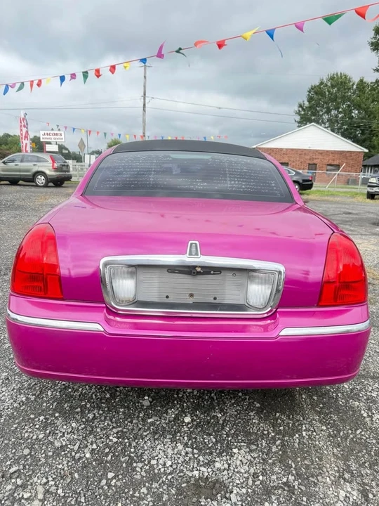 2011 Lincoln Town Car - Image 3 of 19