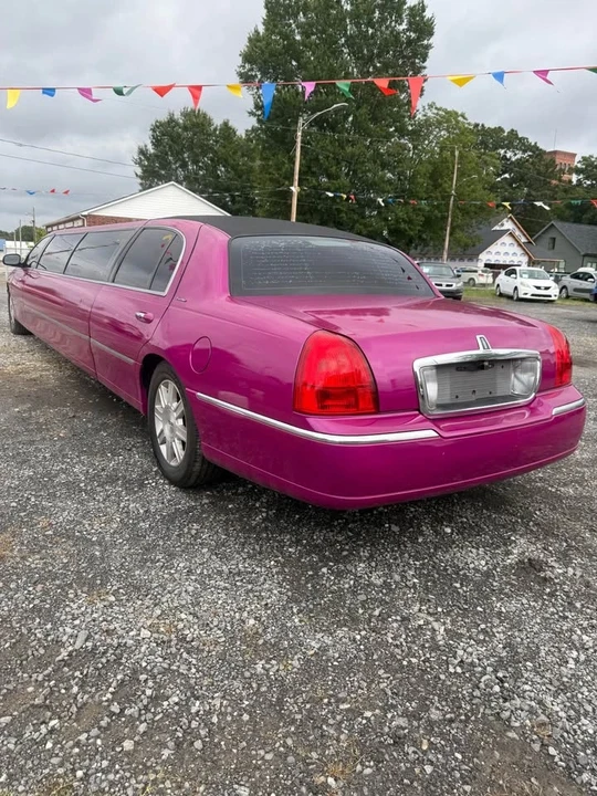 2011 Lincoln Town Car - Image 5 of 19