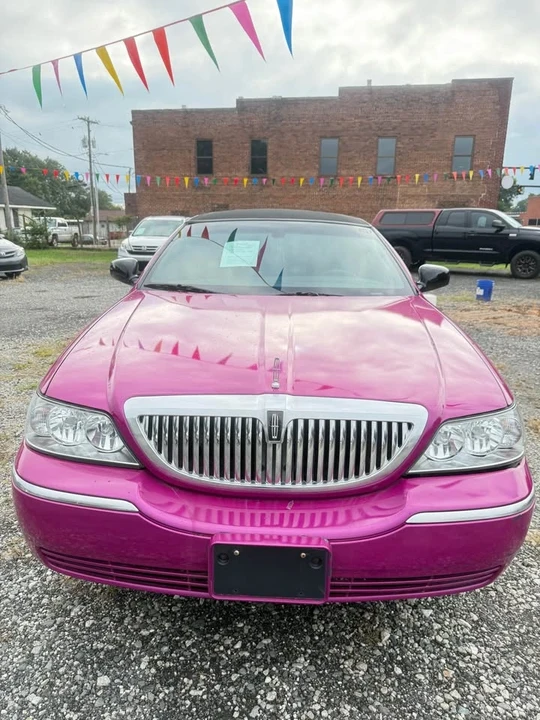 2011 Lincoln Town Car - Image 9 of 19