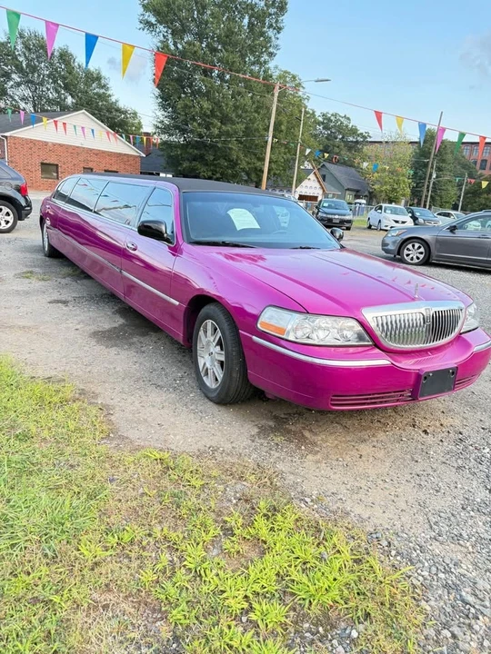 2011 Lincoln Town Car - Image 12 of 19