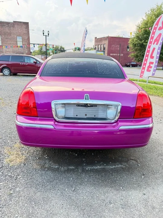 2011 Lincoln Town Car - Image 11 of 19