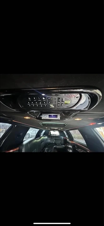2011 Lincoln Town Car - Image 11 of 11
