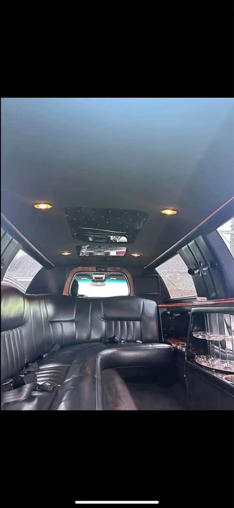 2011 Lincoln Town Car - Image 8 of 11