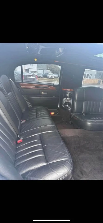 2011 Lincoln Town Car - Image 5 of 11