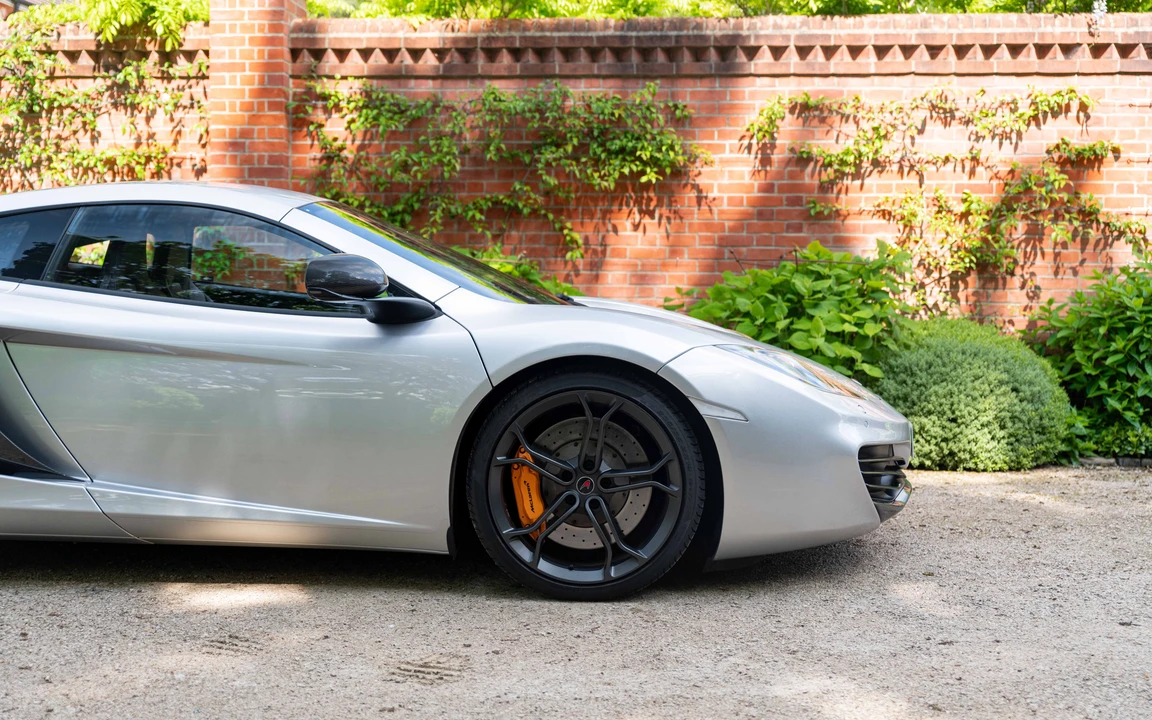 2011 McLaren MP4-12C - Image 12 of 31