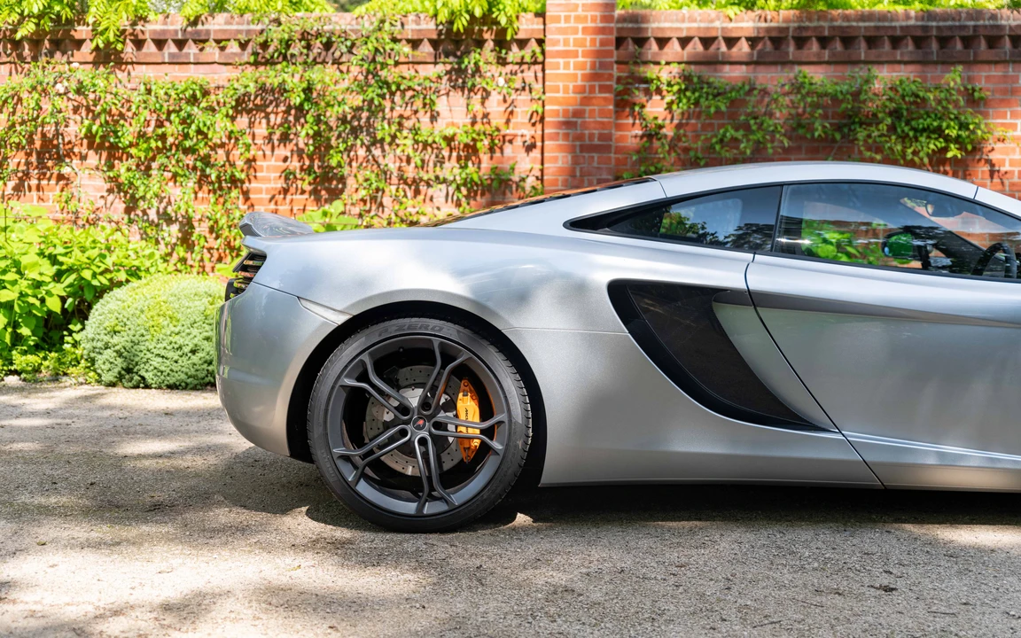 2011 McLaren MP4-12C - Image 11 of 31