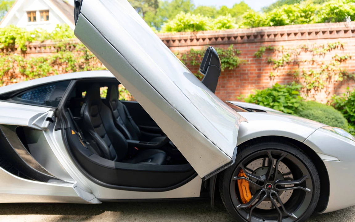 2011 McLaren MP4-12C - Image 10 of 31