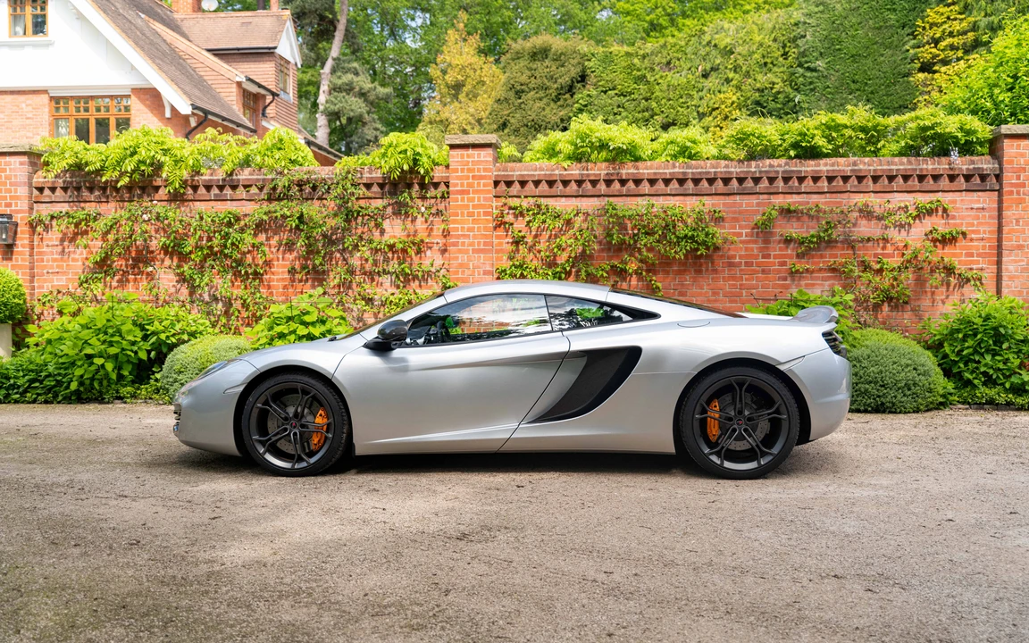 2011 McLaren MP4-12C - Image 17 of 31