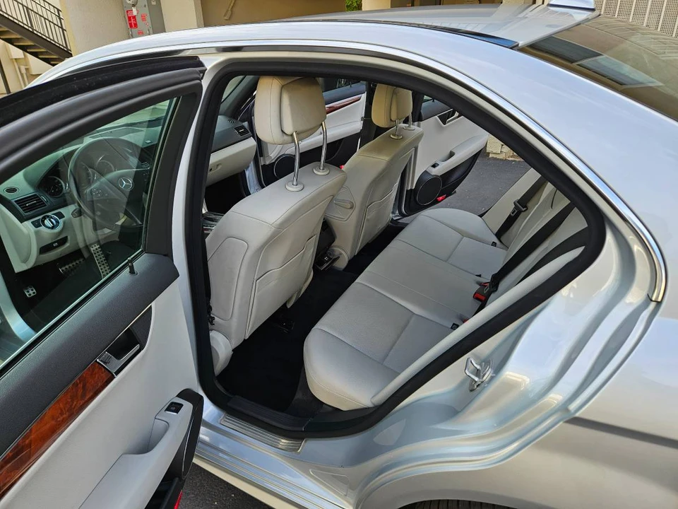 2011 Mercedes-Benz W204 C-Class - Image 10 of 13