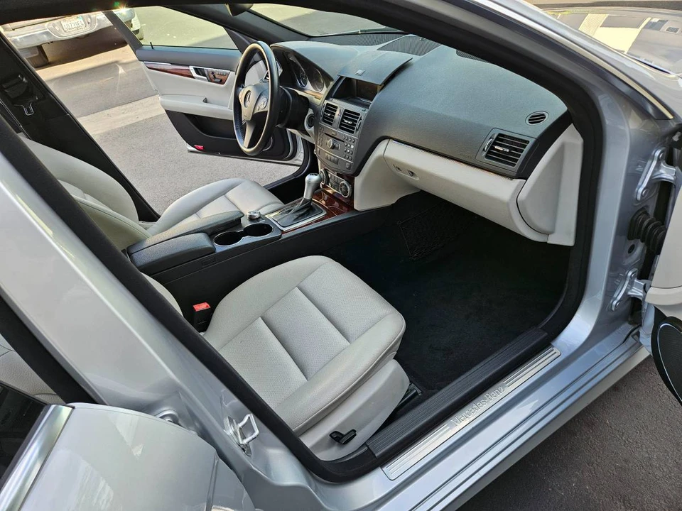 2011 Mercedes-Benz W204 C-Class - Image 8 of 13