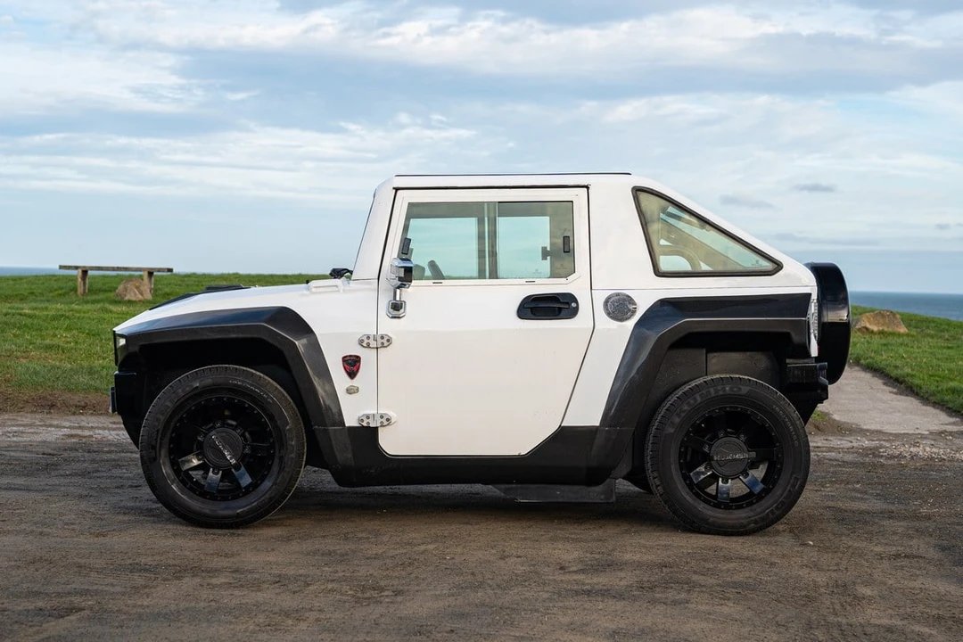 2011 Hummer - Image 8 of 30
