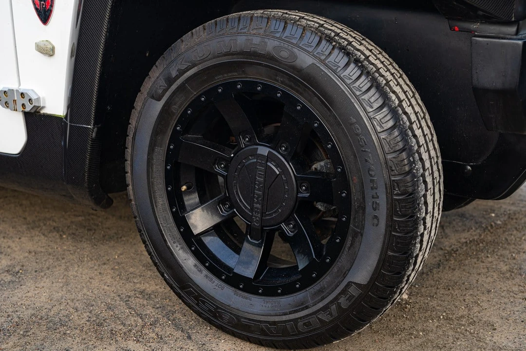 2011 Hummer - Image 15 of 30