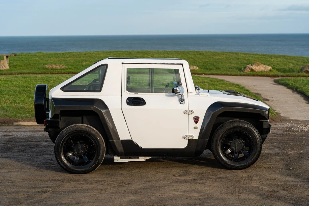 2011 Hummer - Image 2 of 30