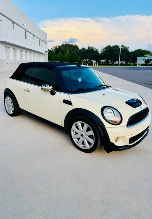 2011 Mini Mini 2nd Gen - Image 2 of 12