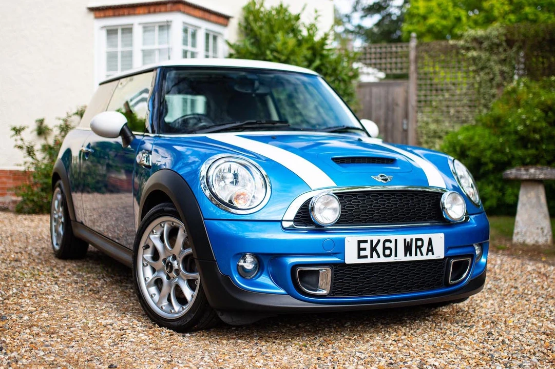 2011 Mini Mini 2nd Gen - Image 2 of 31