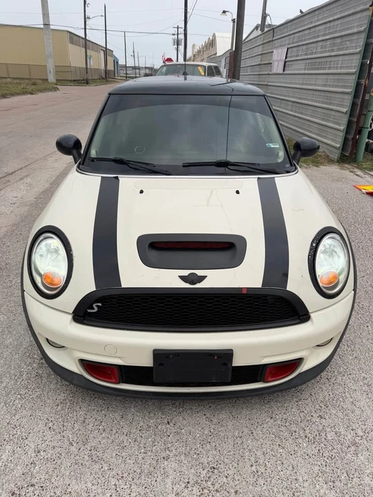 2011 Mini Mini 2nd Gen - Image 2 of 9