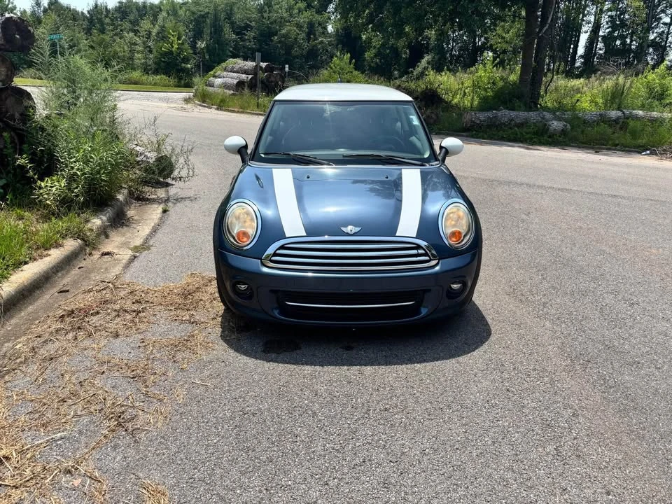 2011 Mini Mini 2nd Gen - Image 2 of 11