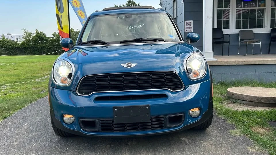 2011 Mini Mini 2nd Gen - Image 2 of 16