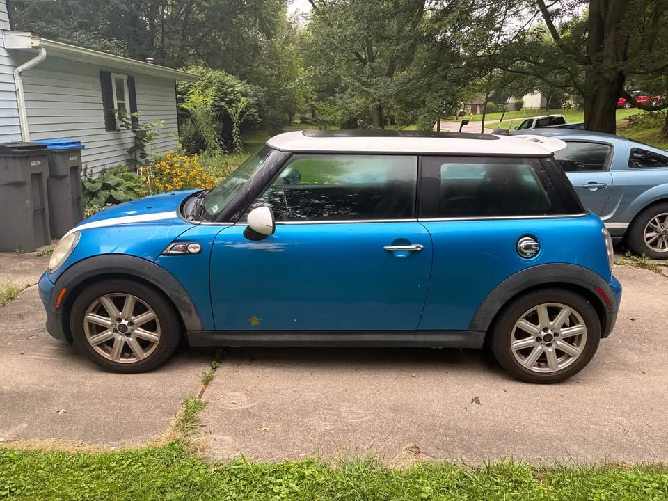 2011 Mini Mini 2nd Gen - Image 2 of 8