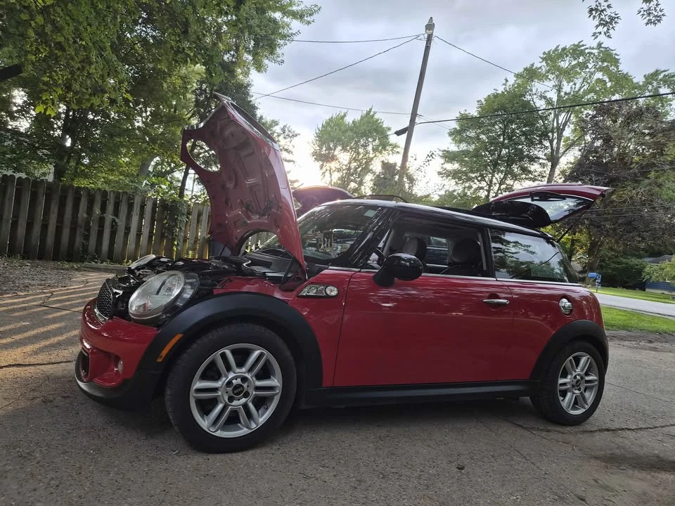 2011 Mini Mini 2nd Gen - Image 2 of 2