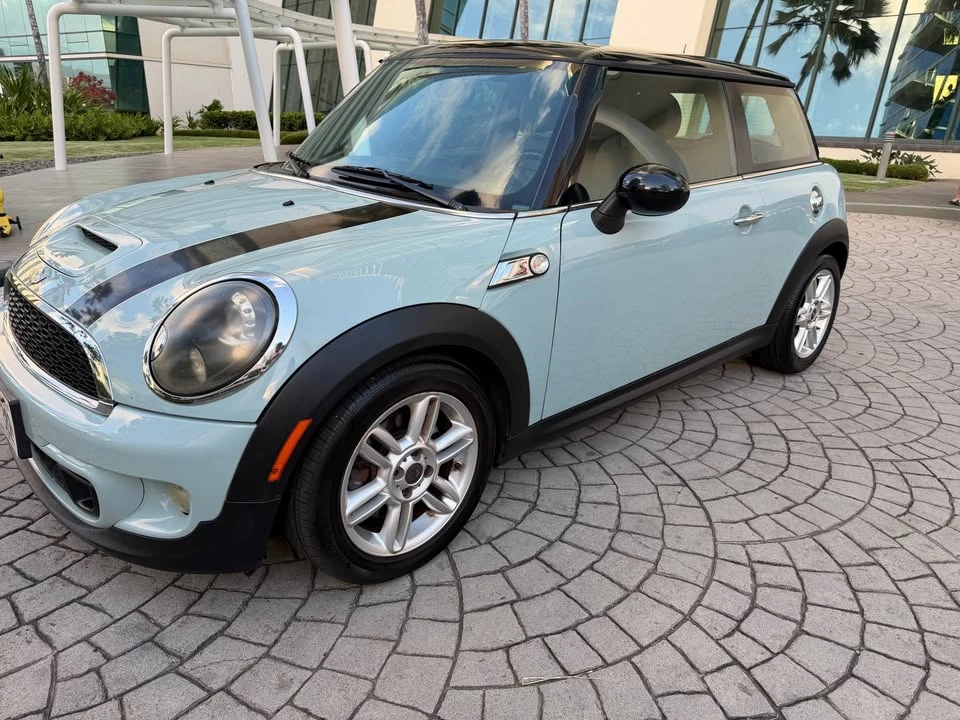 2011 Mini Mini 2nd Gen - Image 2 of 5