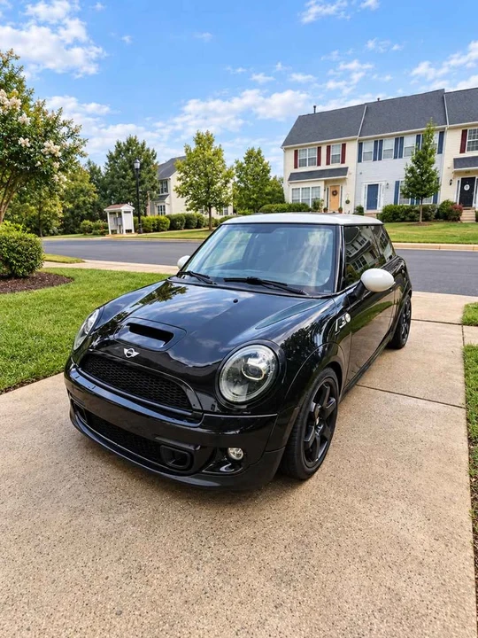 2011 Mini Mini 2nd Gen - Image 2 of 8
