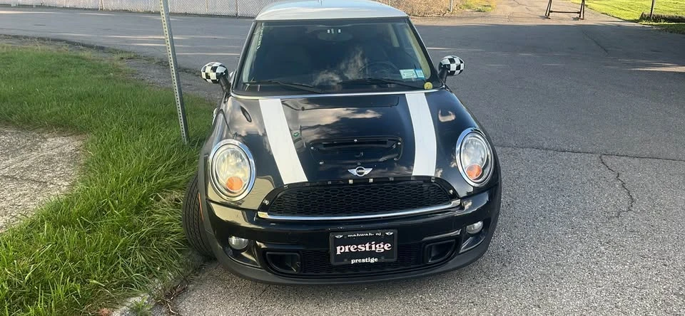 2011 Mini Mini 2nd Gen - Image 2 of 8