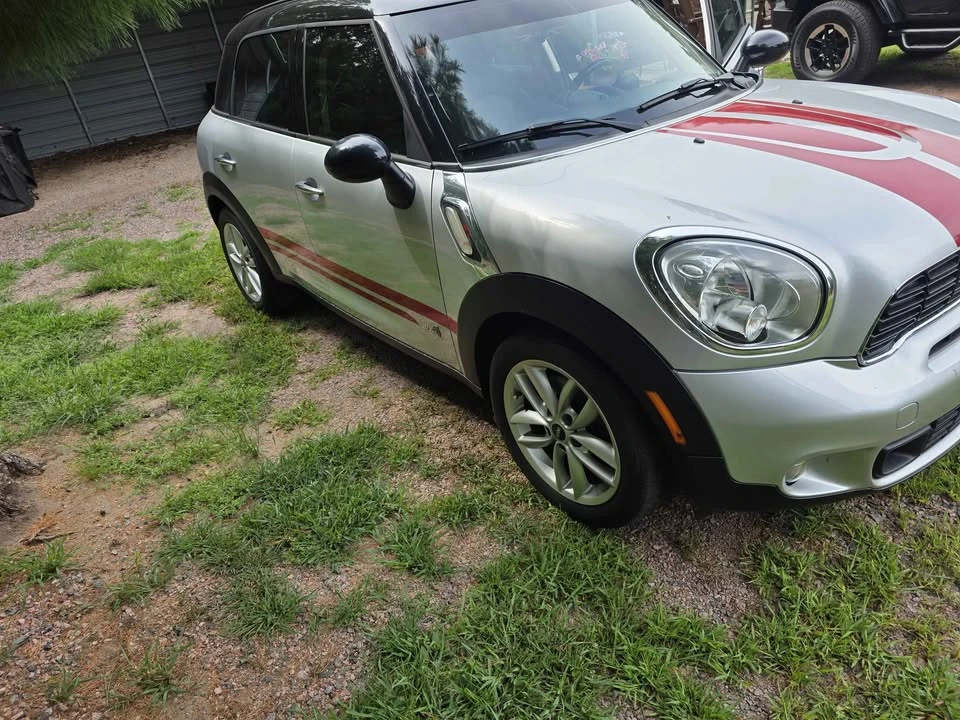 2011 Mini Mini 2nd Gen - Image 2 of 6