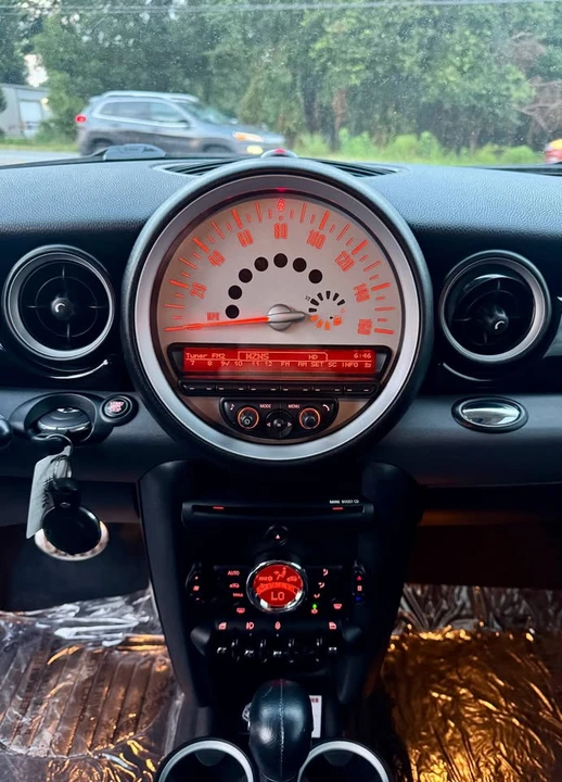 2011 Mini Clubman 1st Gen - Image 14 of 16