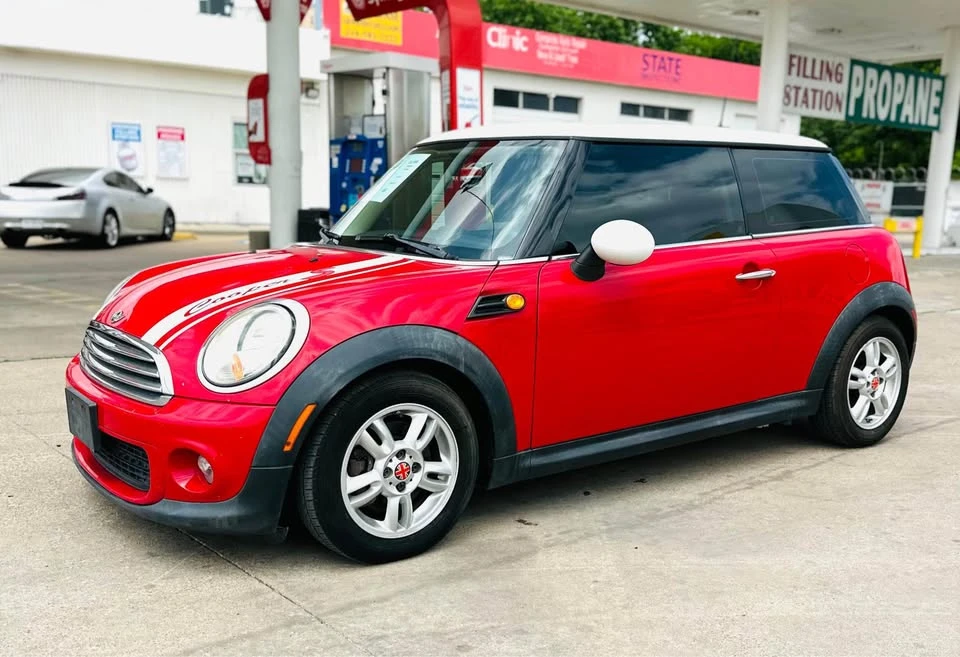 2011 Mini Mini 2nd Gen - Image 2 of 16