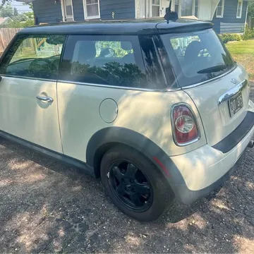 2011 MINI Hardtop 2 Door Cooper Hatchback