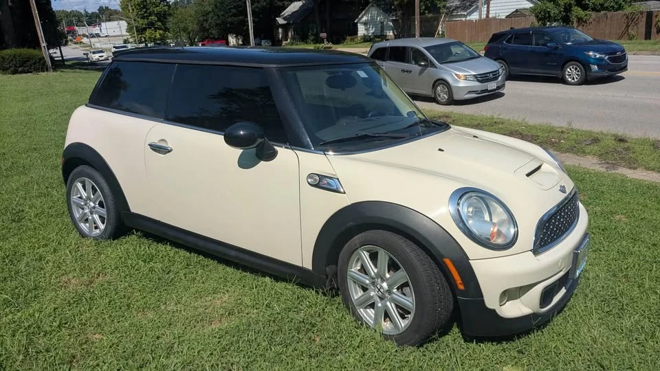 2011 Mini Mini 2nd Gen - Image 2 of 7