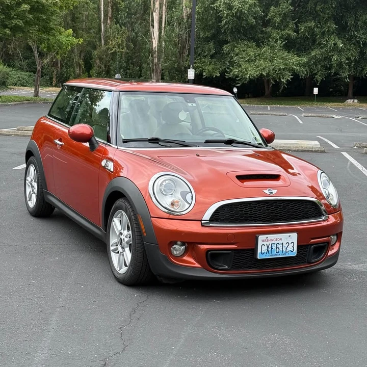 2011 Mini Mini 2nd Gen - Image 2 of 15