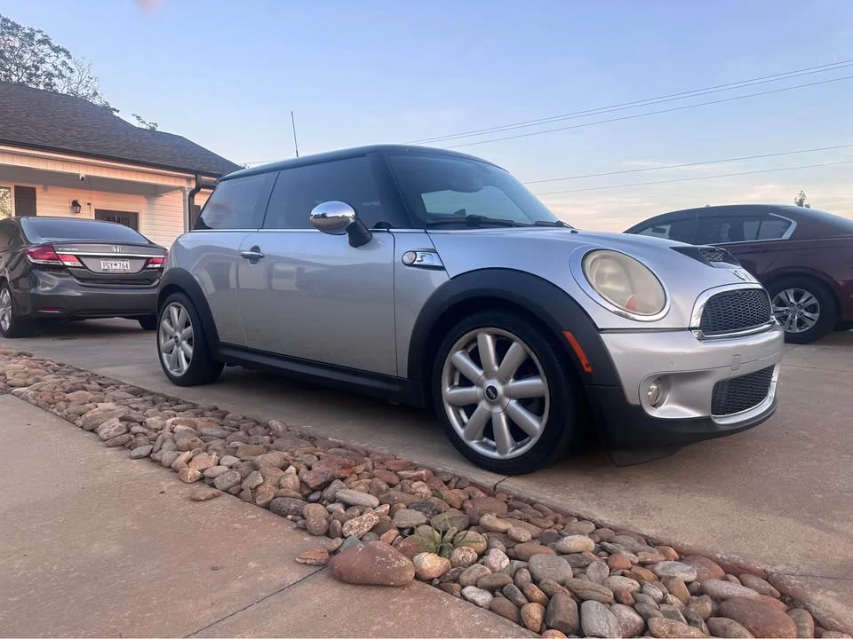 2011 Mini Mini 2nd Gen - Image 2 of 16