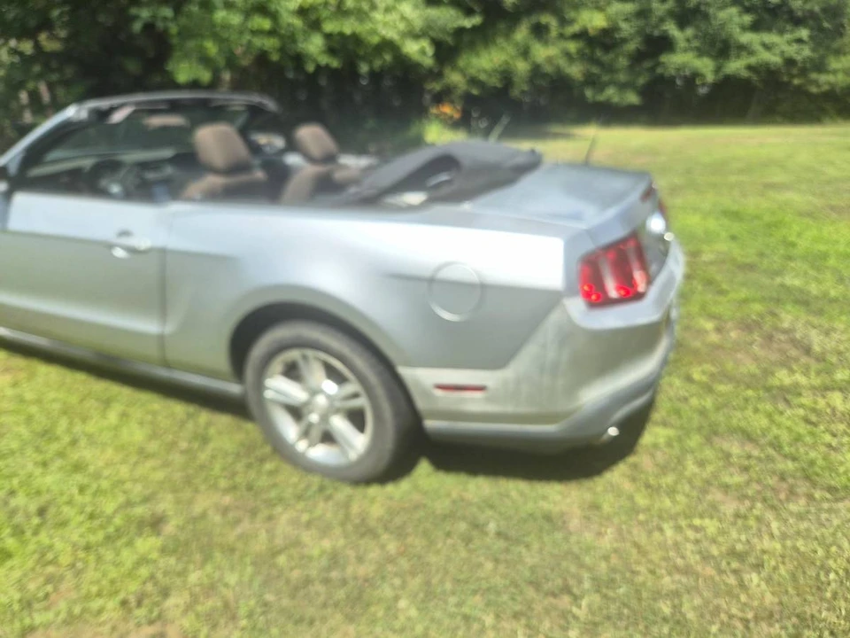2011 Ford S197 Mustang - Image 2 of 6