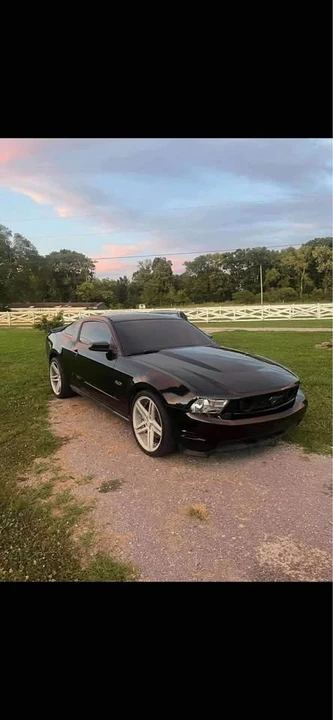 2011 Ford S197 Mustang - Image 2 of 2