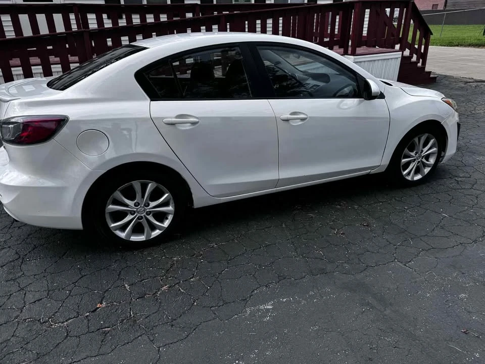 2011 Mazda Mazda 3 2nd Gen - Image 2 of 18