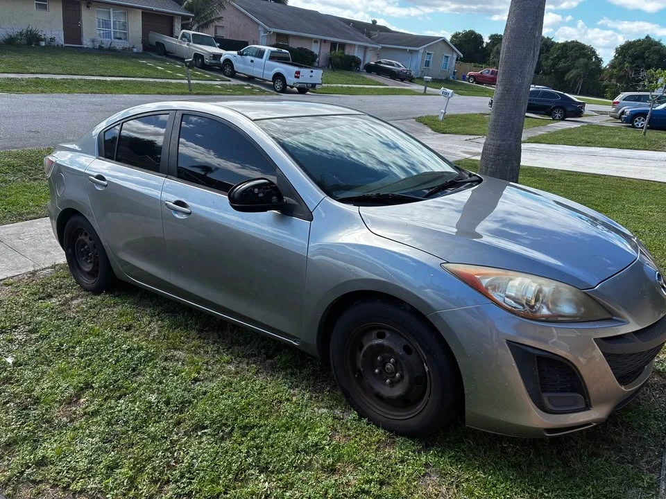 2011 Mazda Mazda 3 2nd Gen - Image 2 of 4