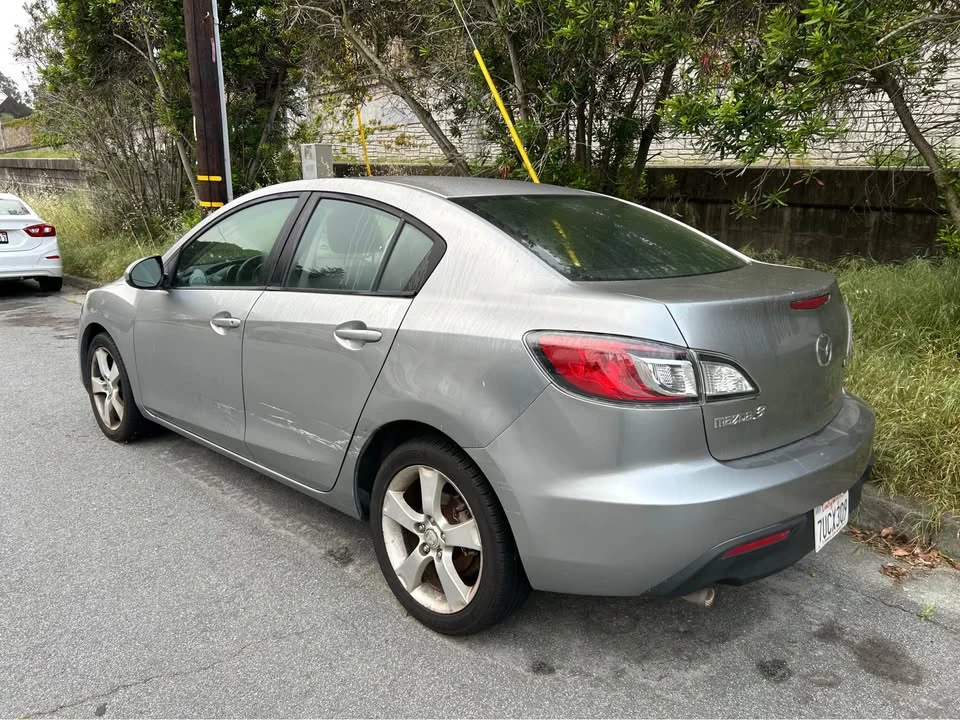2011 Mazda Mazda 3 2nd Gen - Image 4 of 12