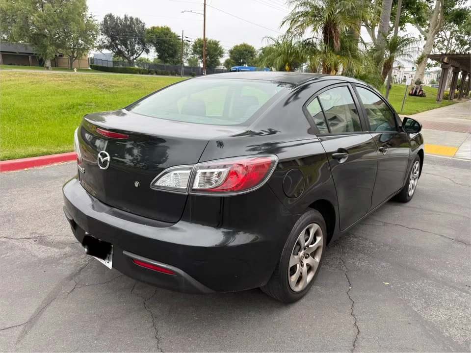 2011 Mazda Mazda 3 2nd Gen - Image 4 of 15