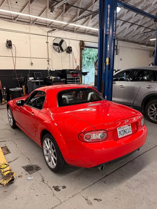 2011 Mazda NC MX-5 Miata - Image 4 of 8