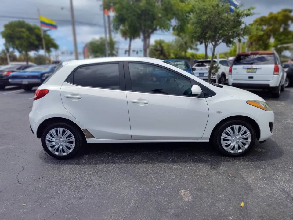 2011 Mazda Mazda 2 2nd Gen - Image 6 of 21