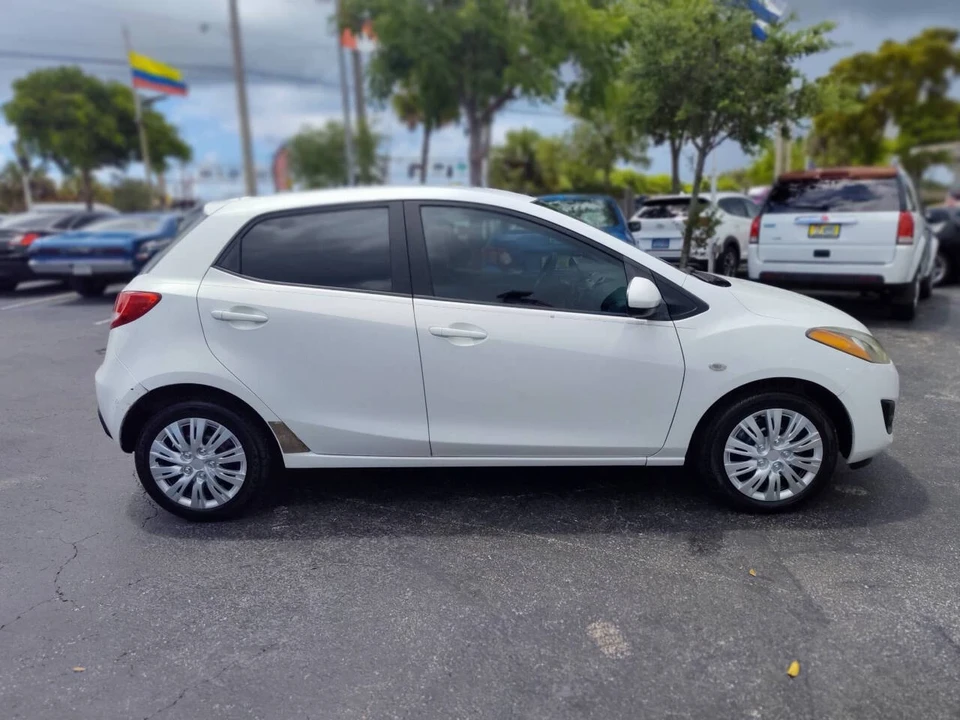 2011 Mazda Mazda 2 2nd Gen - Image 6 of 21
