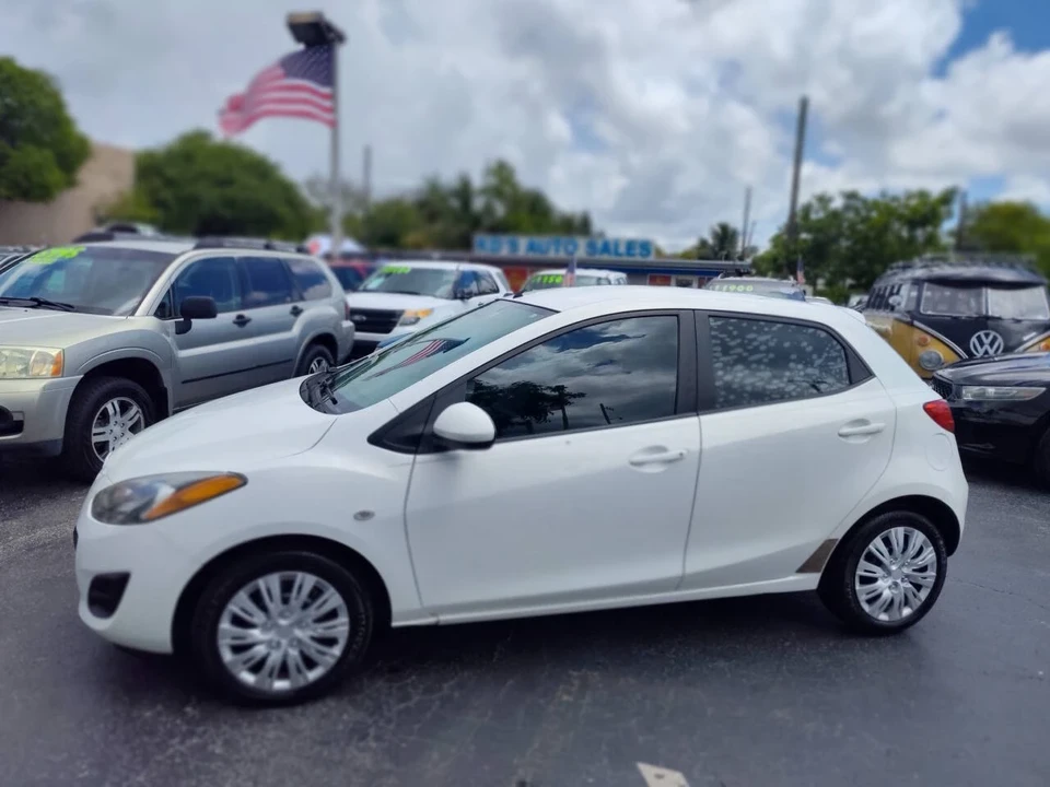 2011 Mazda Mazda 2 2nd Gen - Image 2 of 21