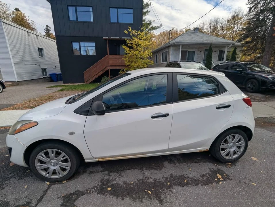 2011 Mazda Mazda 2 2nd Gen - Image 2 of 7